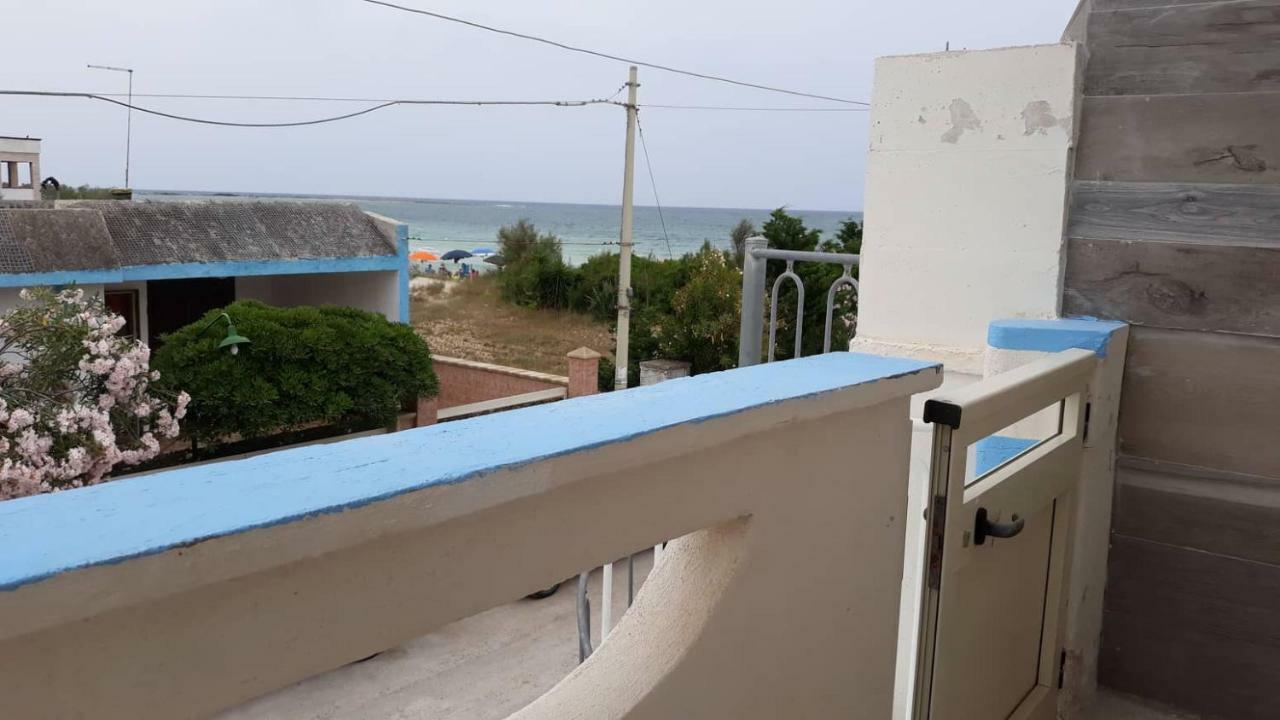 Villino Celeste Fronte Spiaggia Torre Lapillo Exterior photo