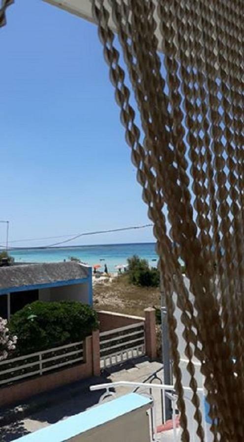 Villino Celeste Fronte Spiaggia Torre Lapillo Exterior photo